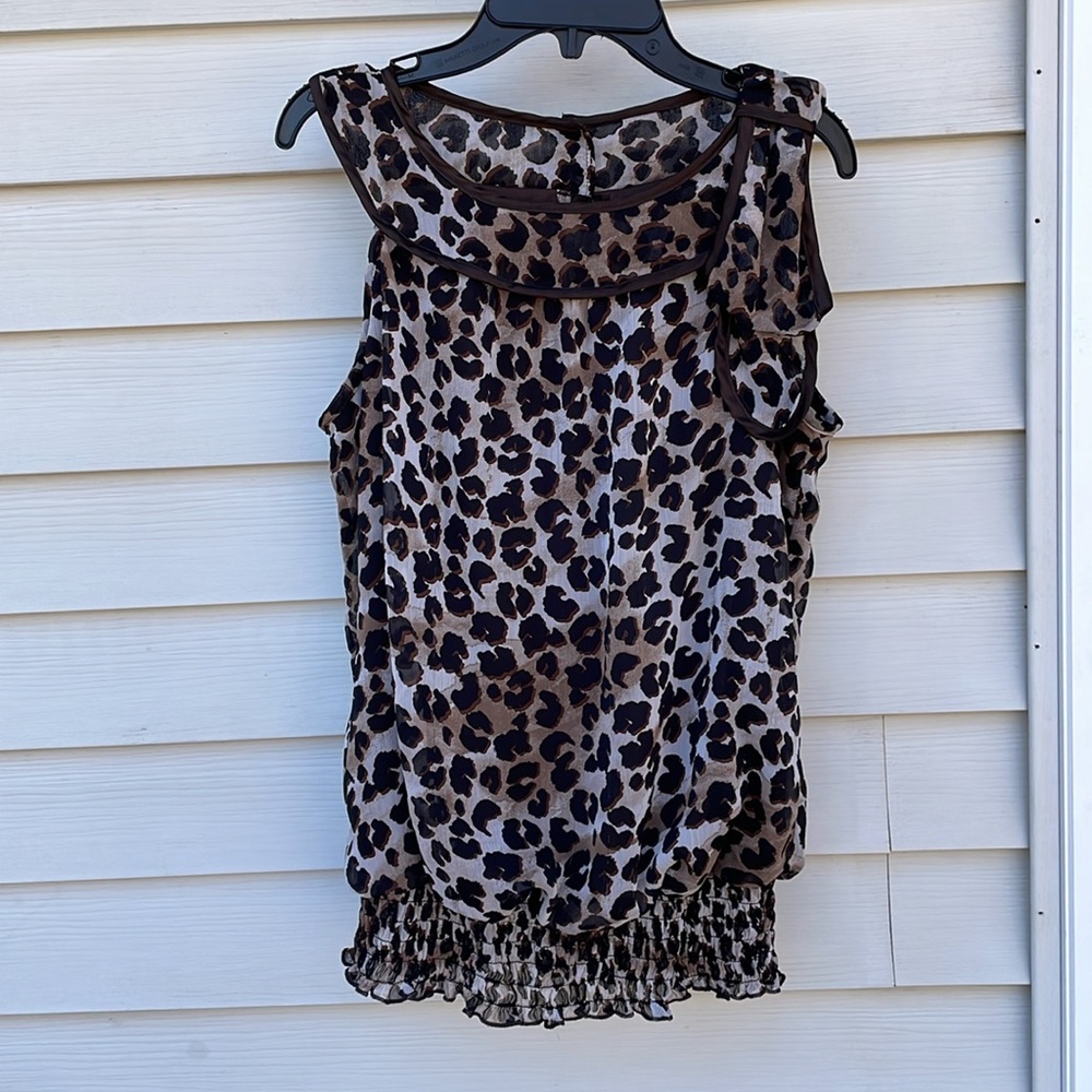 Leopard Print Sleeveless Blouse - Picture 6 of 6